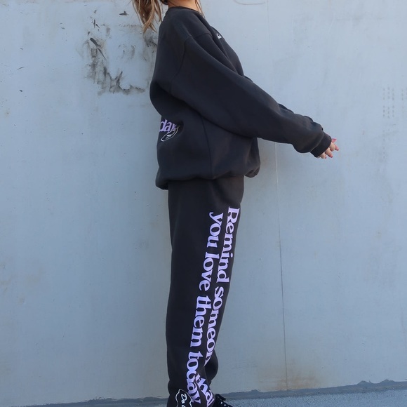 The Mayfair Group Somebody Loves You Graphic Crewneck - Picture 6 of 6